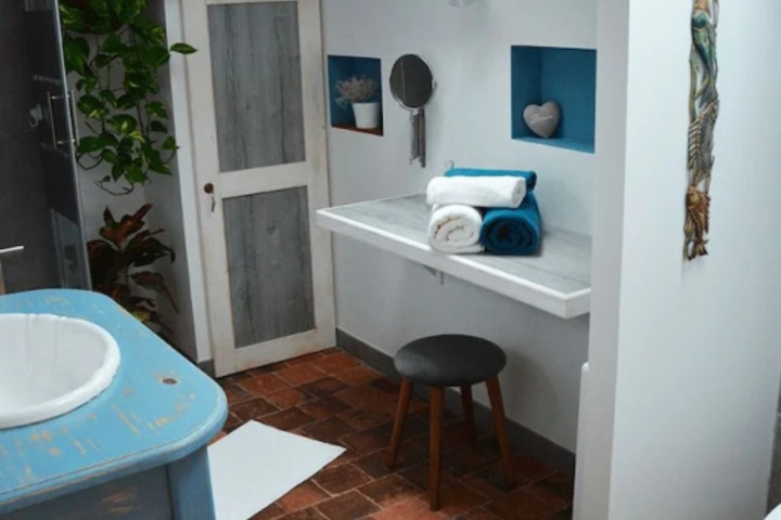 Room 8 of 18