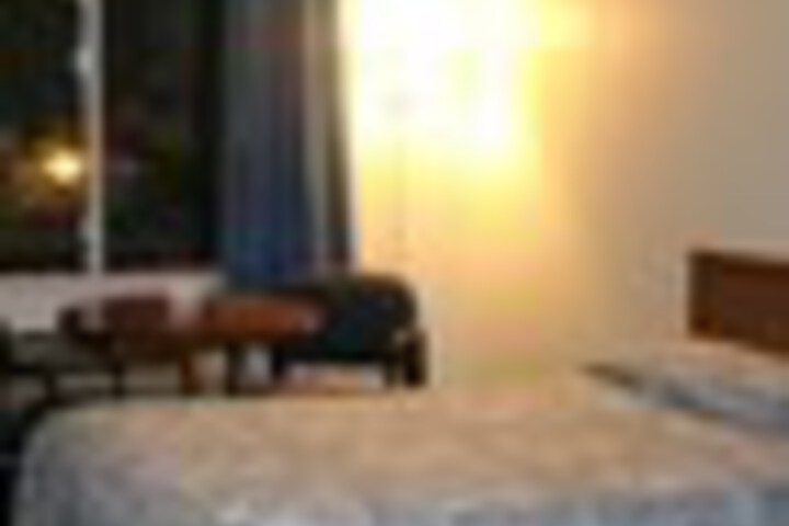 Room 5 of 18