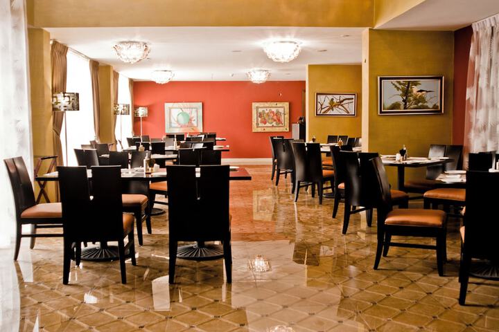 Dining 24 of 30