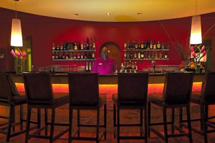Lounge 107 of 137
