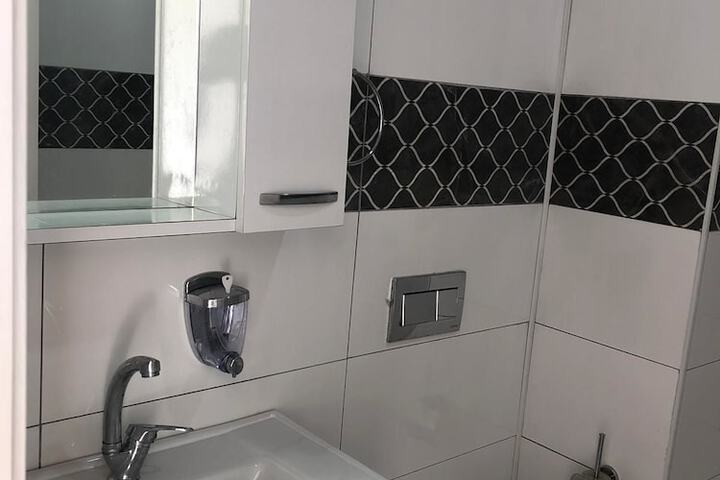 Room 9 of 38