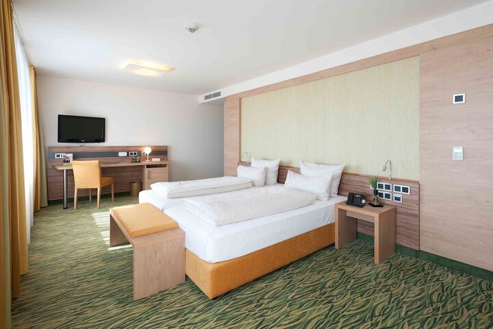 Room 4 of 40