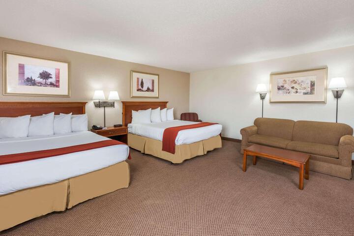 2 Queen Beds (1 of 5)