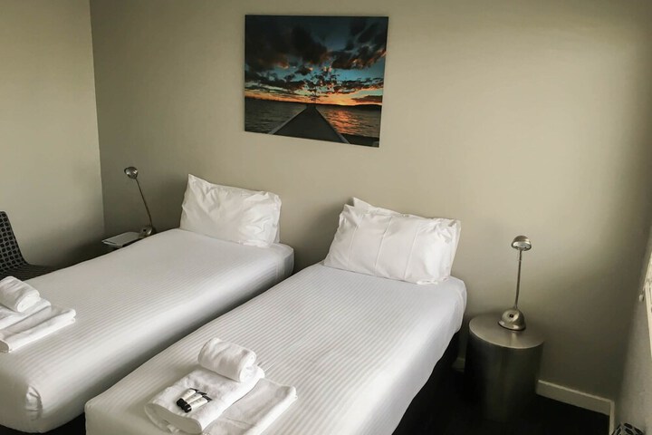 Room 12 of 40