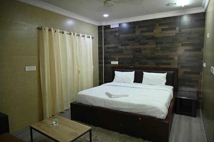Room 6 of 10