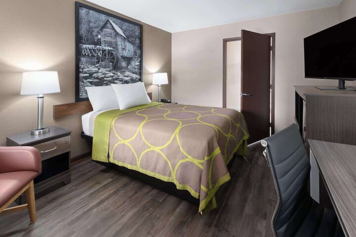 1 Double Bed Mobility Accessible Bathtub with Grab Bars (10 of 14)