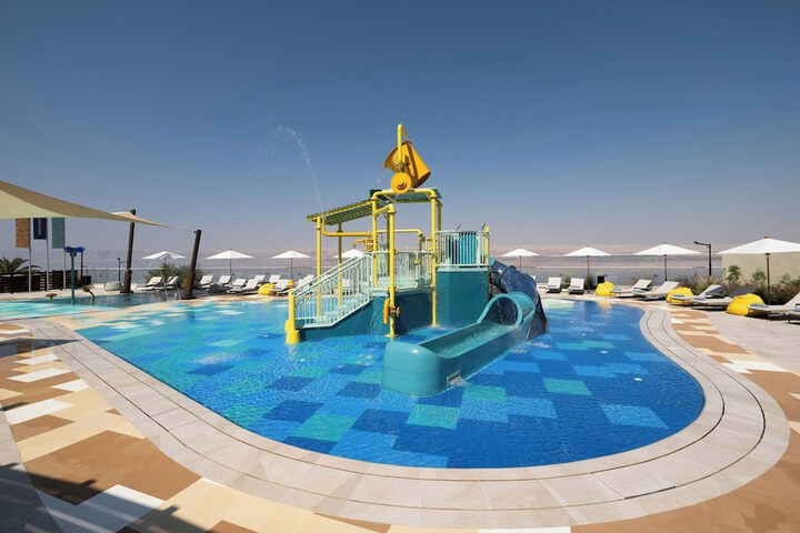 Pool 82 of 175