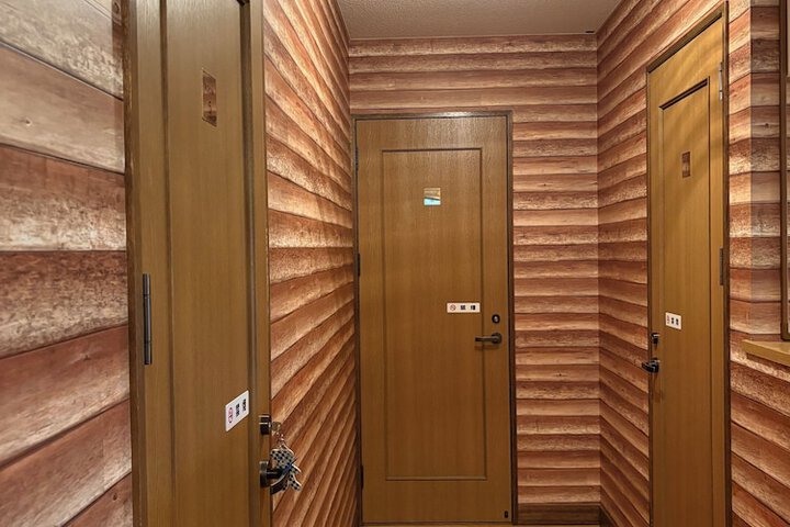 Room 7 of 37