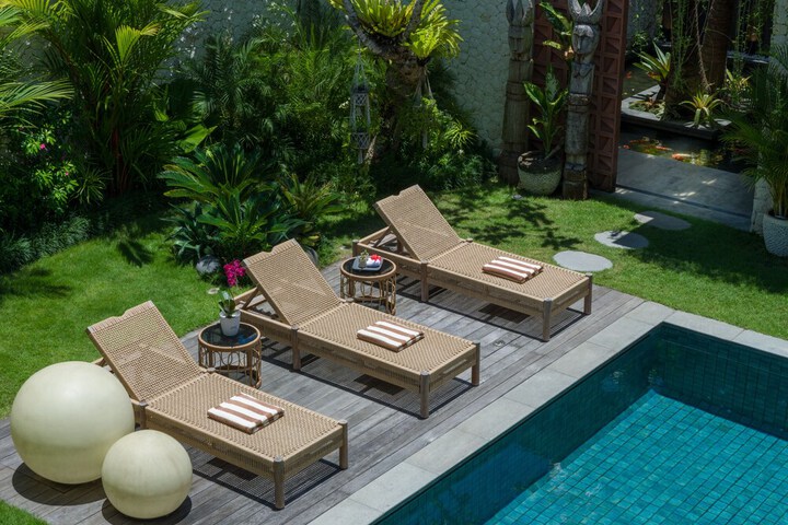 Hotel with Pool