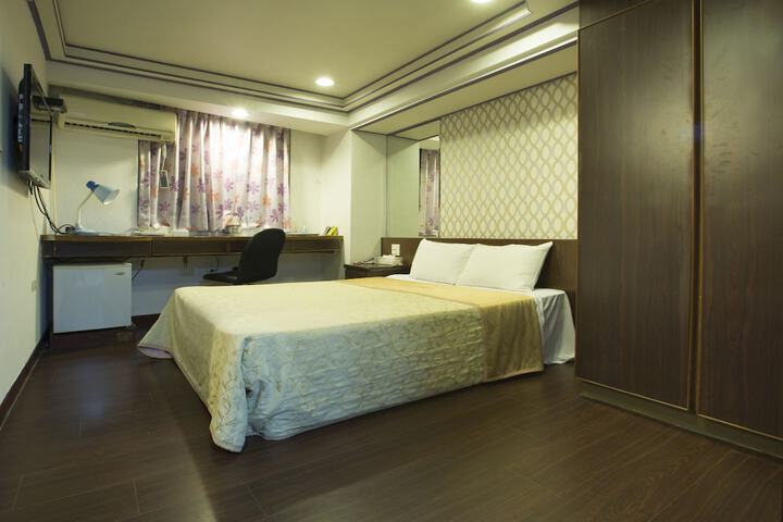 Room 2 of 35