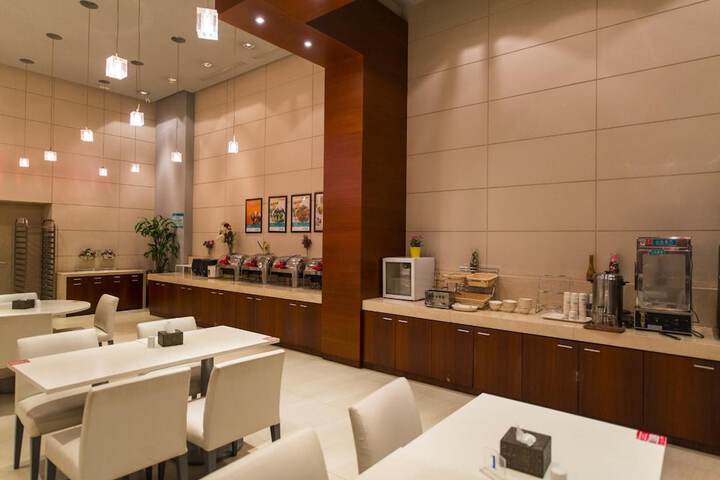 Dining Photos