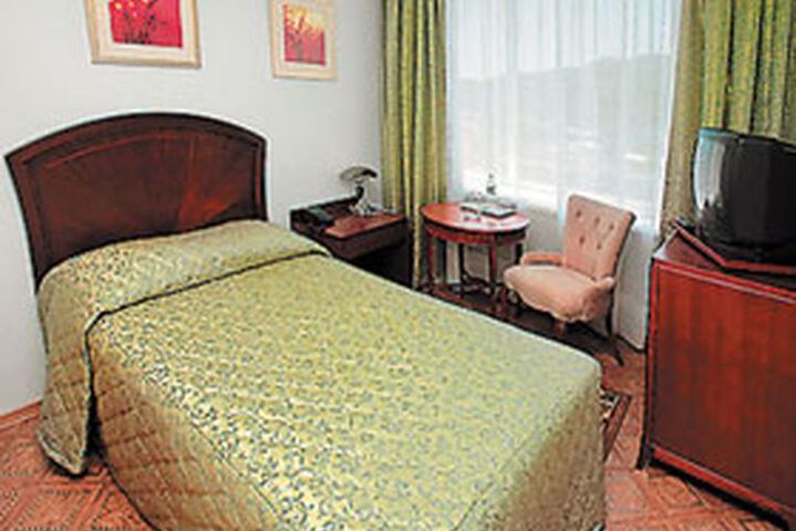 Room 8 of 10
