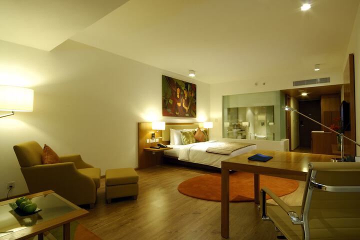 Room 10 of 106