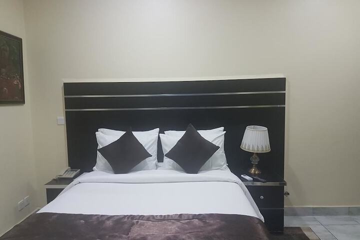 Room 7 of 20