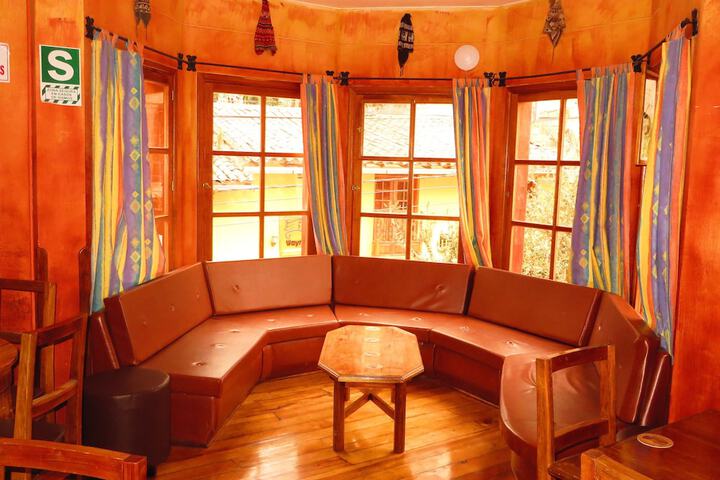 Lounge 54 of 132