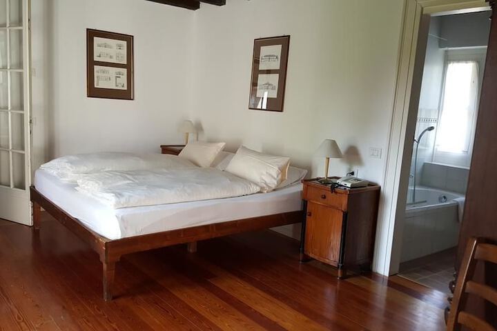 Room 6 of 47