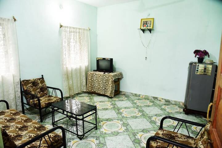 Room 6 of 8