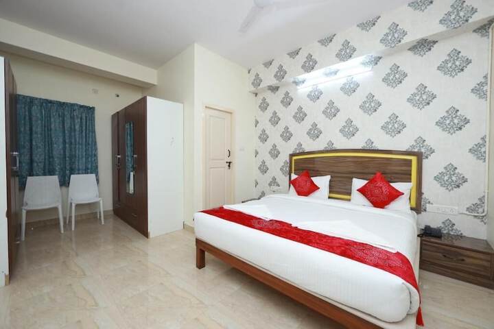 Room 2 of 10
