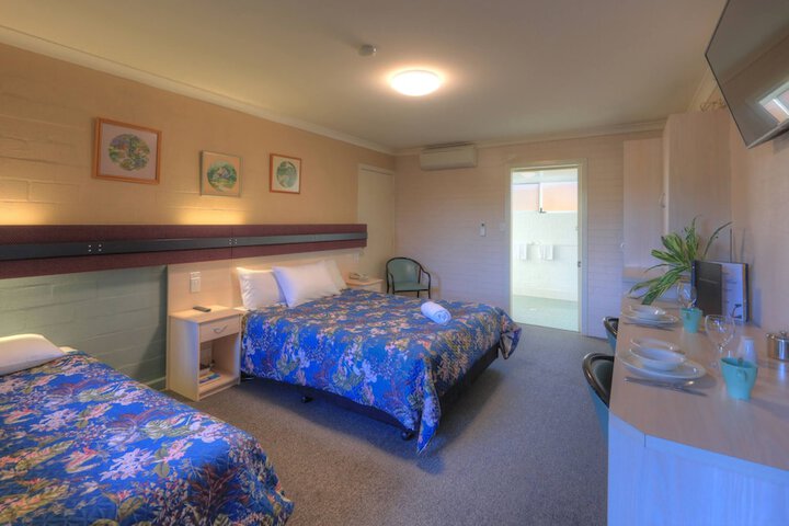 Room 5 of 38