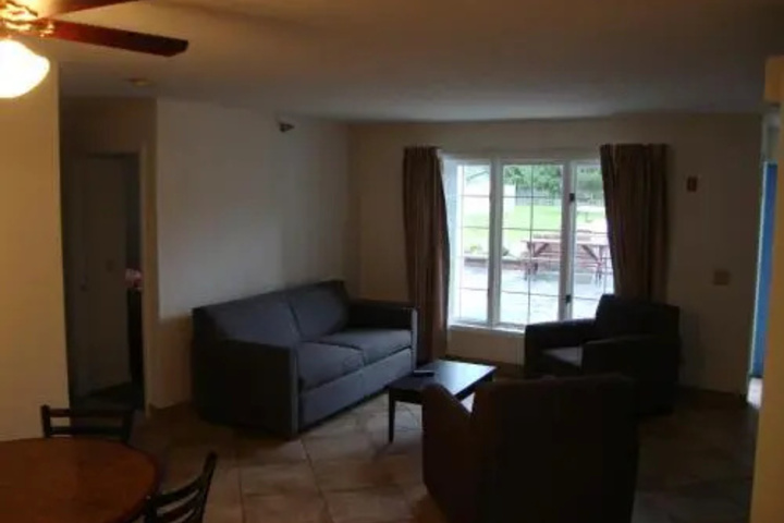 Room 4 of 13