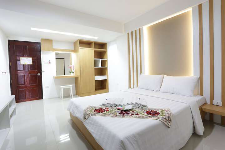Room 8 of 40