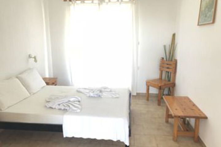 Room 6 of 10