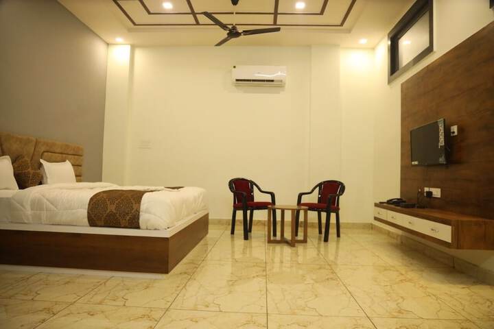 Room 5 of 7
