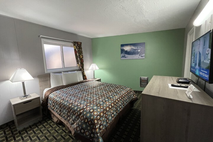 1 Queen Bed (44 of 56)
