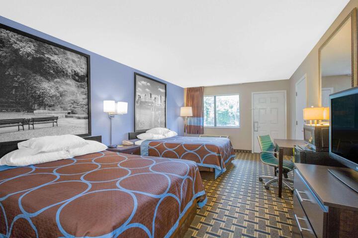 2 Queen Beds (2 of 4)