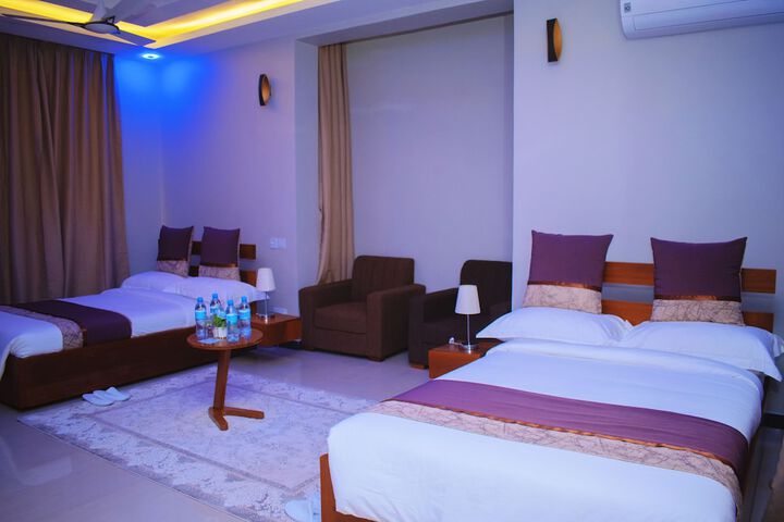 Room 13 of 27