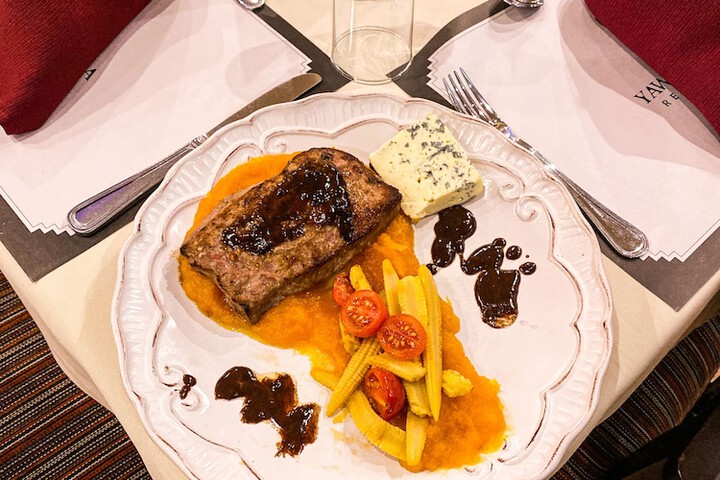 Dining 32 of 46