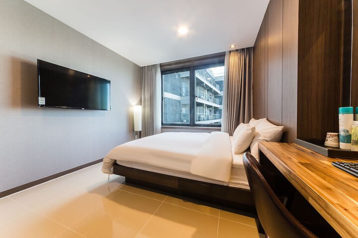 Room 18 of 55