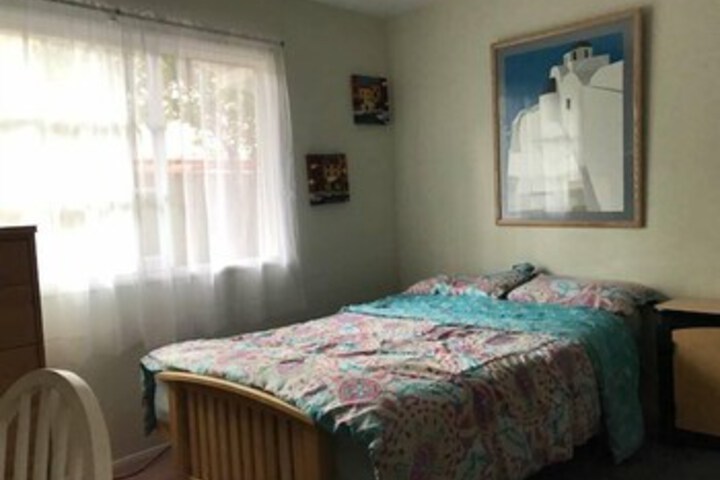 Room 7 of 12