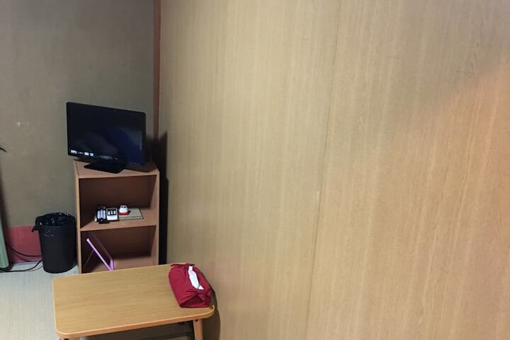 Room 9 of 29