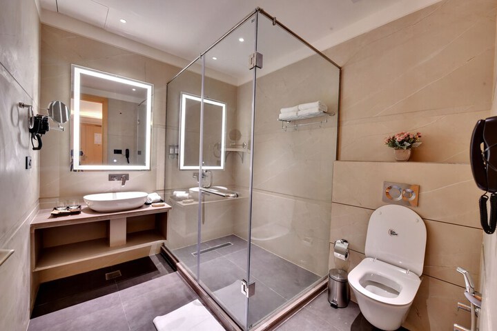 Room 16 of 22