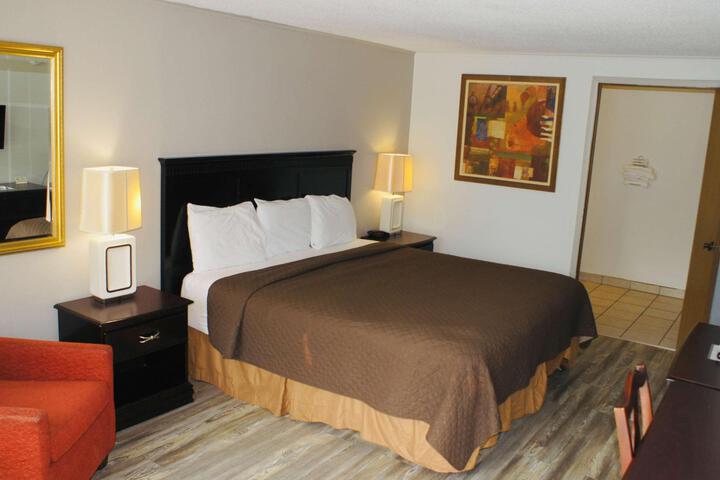 1 King Bed (12 of 22)