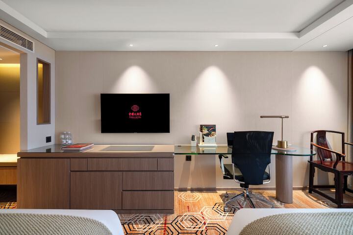 Room 10 of 50