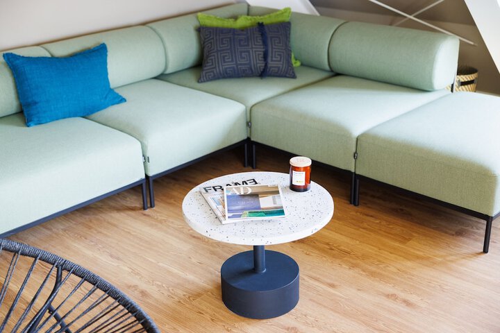 Lounge 16 of 25