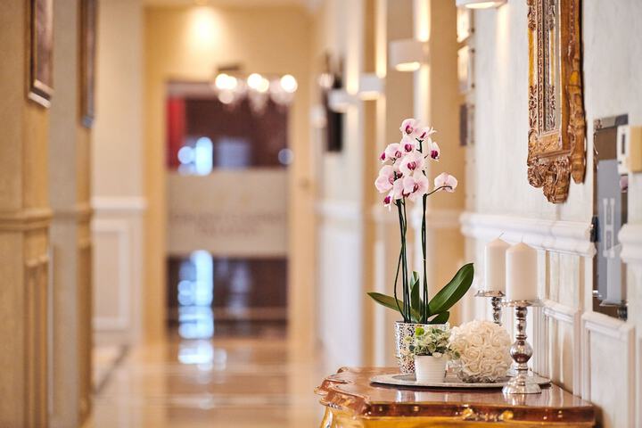 Entrance & Lobby