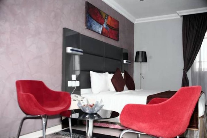 Room 9 of 34