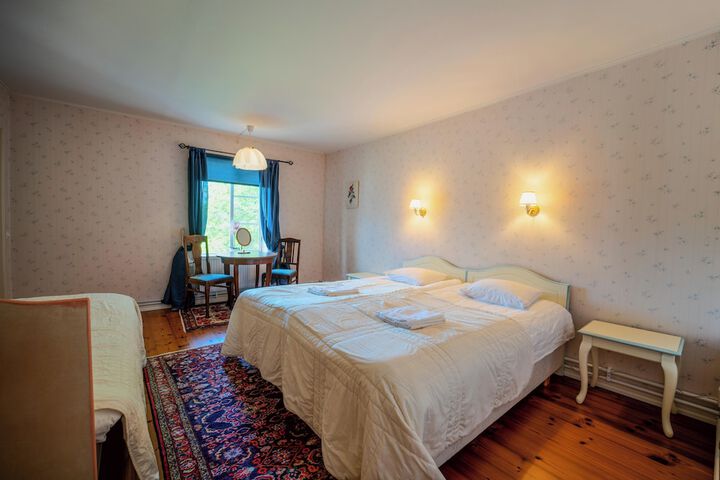 Room 82 of 148