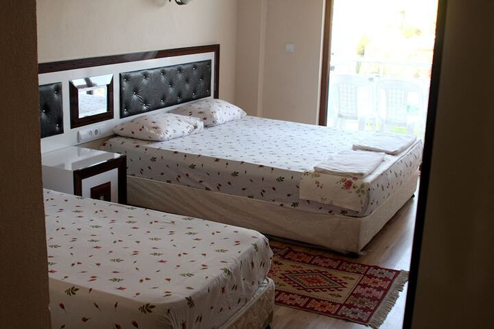 Room 3 of 33