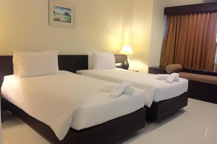 Room 6 of 19