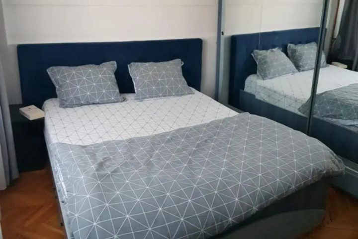 Room 4 of 10