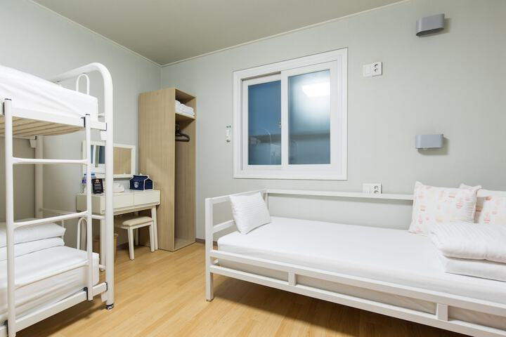 Room 15 of 68