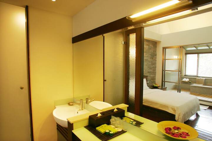 Room 15 of 50