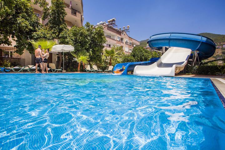 Hotel Pool