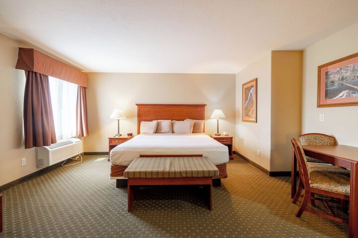 Room 10 of 33