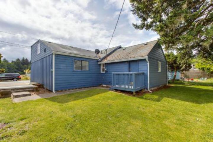 Cottage by The Bay in Lincoln City, OR