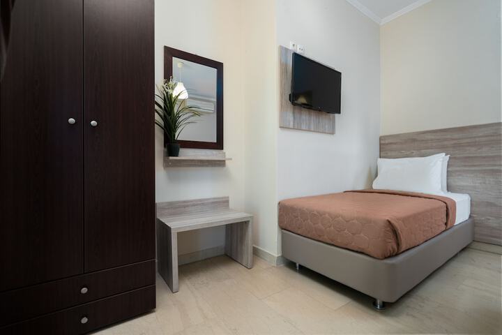 Room 6 of 44